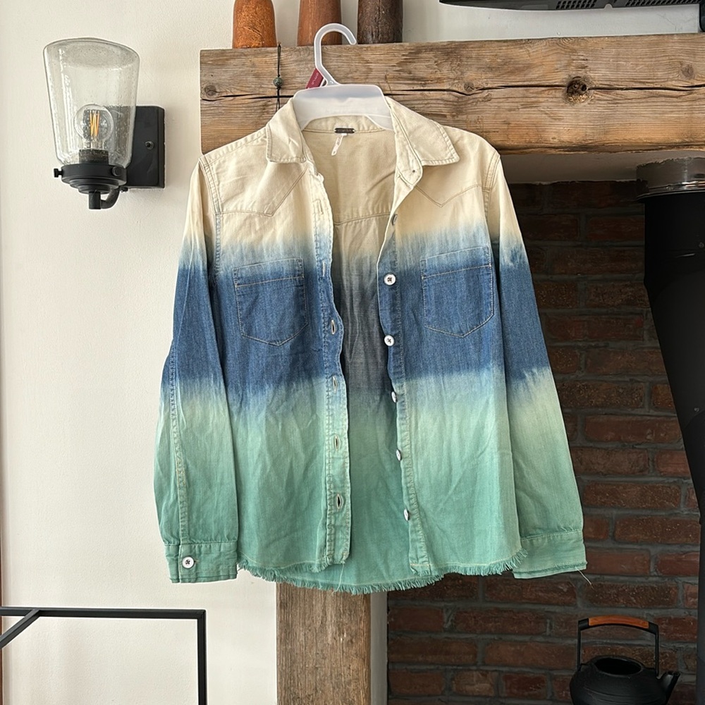 Free People Women’s Ombre Cream Blue Green Frayed Hem Denim Button Down Shirt XS